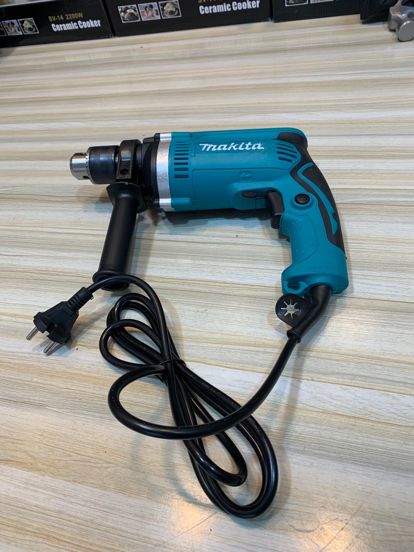 Makita HP1630 Electric Drilling Machine with 780W power and 48,000 RPM for high-speed drilling in Pakistan