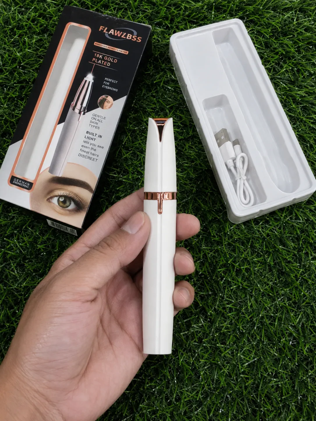 Flawlbss 18K Gold Plated Electric Eyebrow Trimmer with Built-in Light