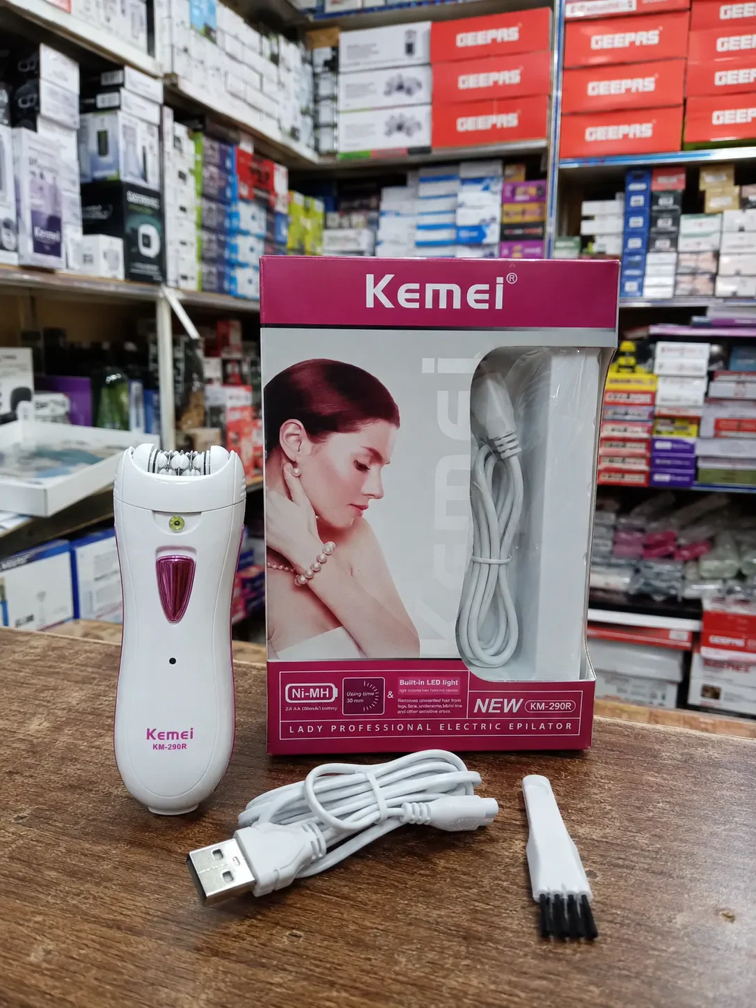 Kemei KM-290R Rechargeable Lady Epilator with Built-in LED Light Product Image