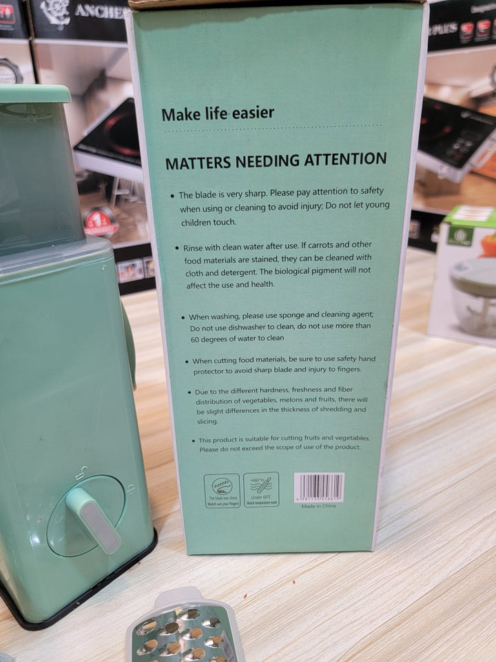  Close-up of the durable vegetable cutter blades, highlighting superior quality and precision.