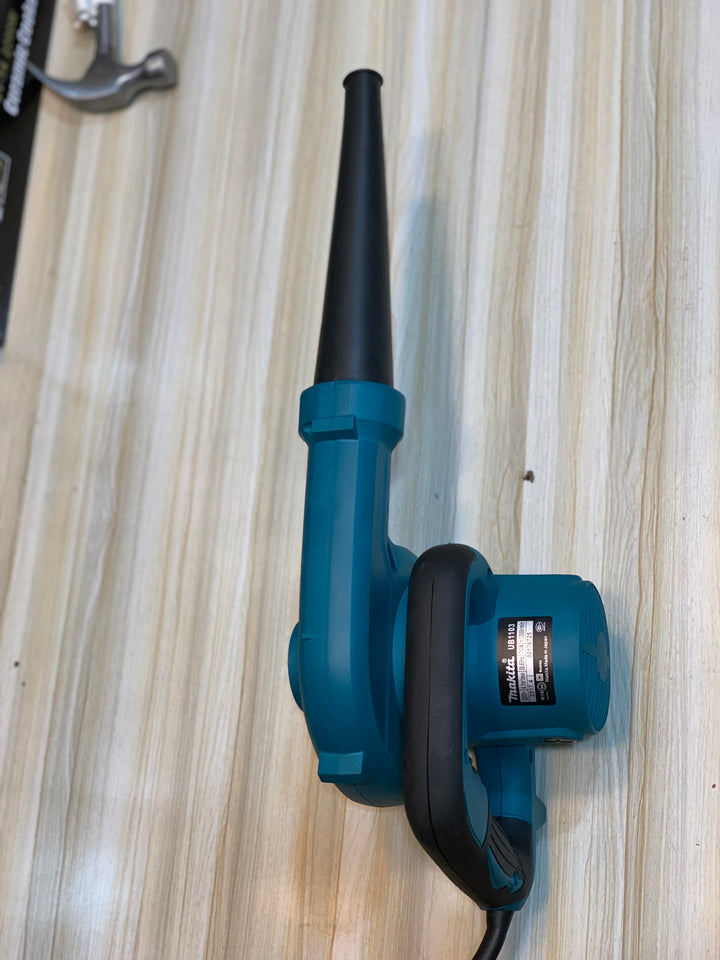  Makita UB1103 Electric Air Blower with a 710W motor, best price guaranteed in Pakistan, exclusively at Lalaimport.pk.
